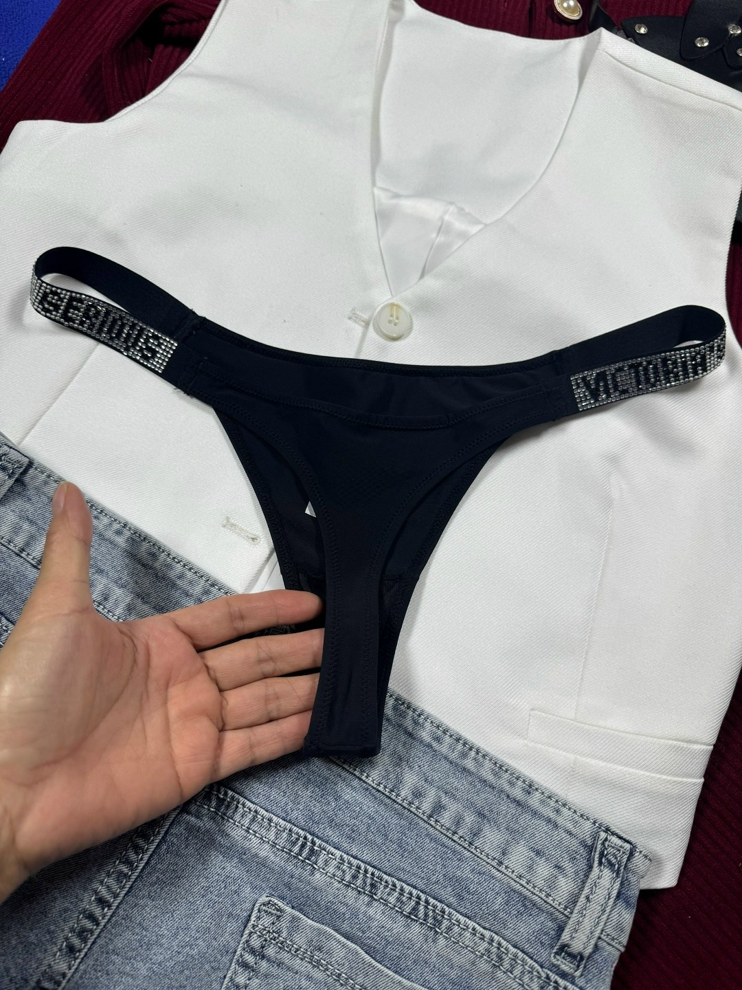 стринги нижнее белье,женские стринги,трусы виктория сикрет стринги со стразами,женские трусы со стразами стринги,женские трусики стринги