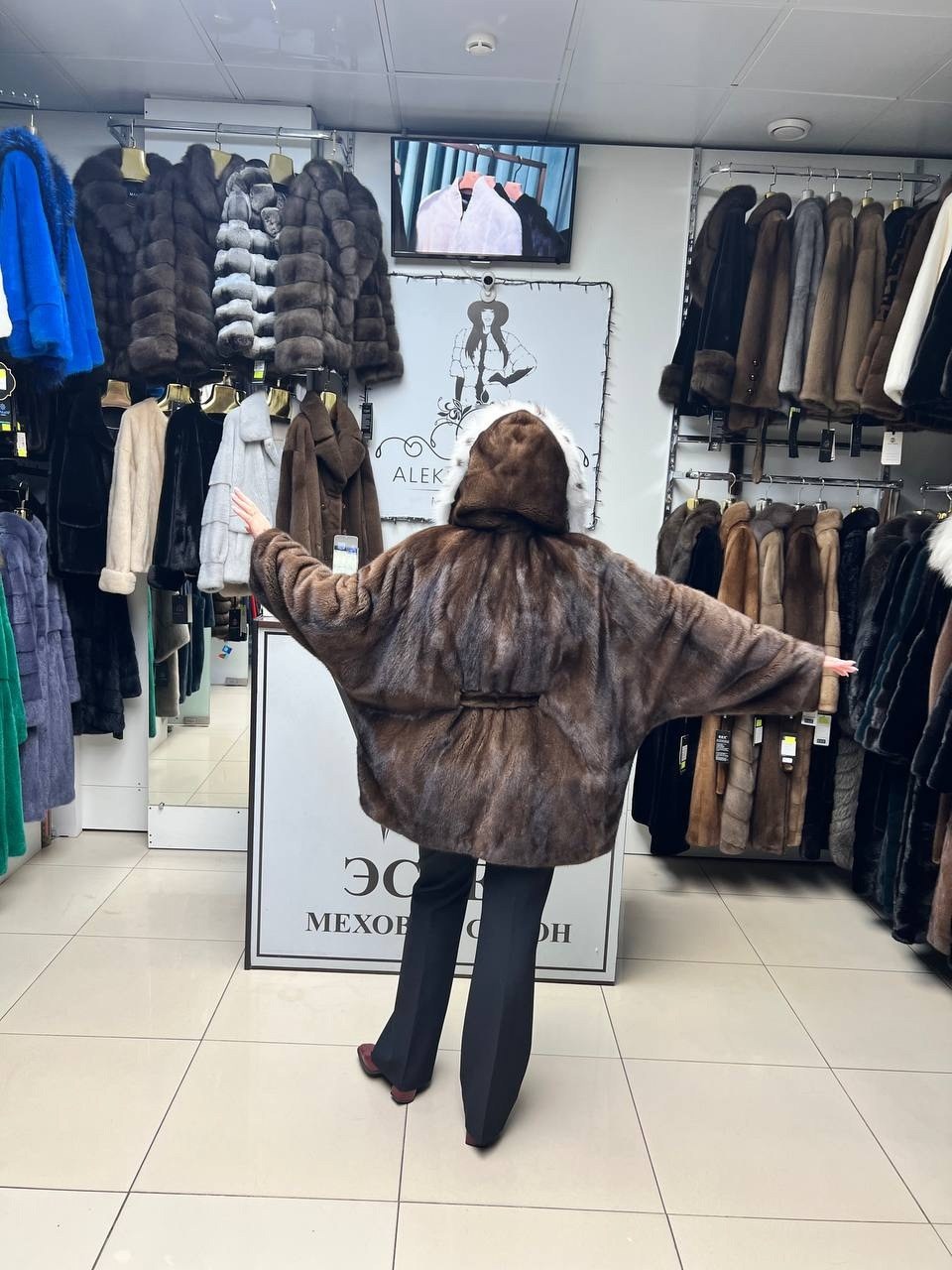 шуба норковая с капюшоном,шуба из норки с капюшоном,норковые шубы,шуба с капюшоном,норковая шуба с капюшоном из рыси