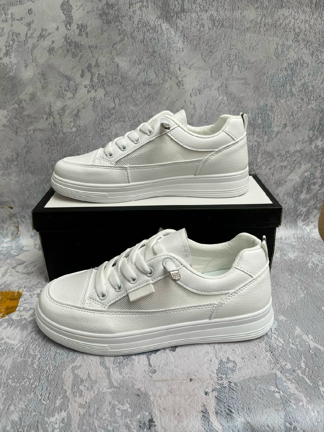 ,женские белые кроссовки,женские кроссовки,кроссовки белая,кроссовки модные