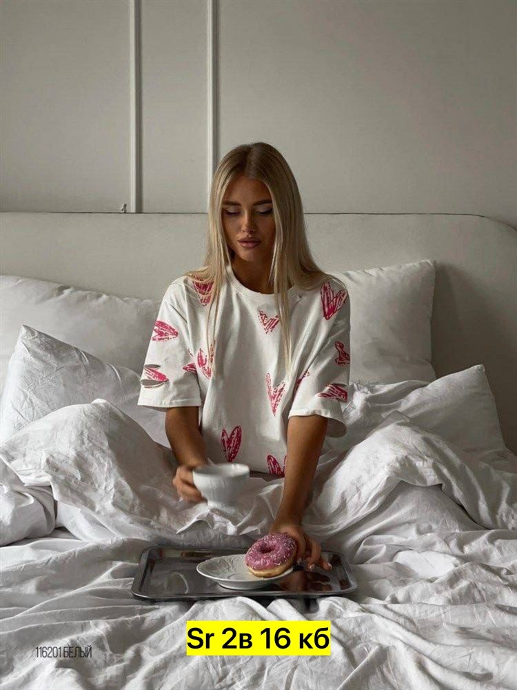 девушка,фотосессия с кошкой,фотосессия с котом,футболки оверсайз женские,женские футболки