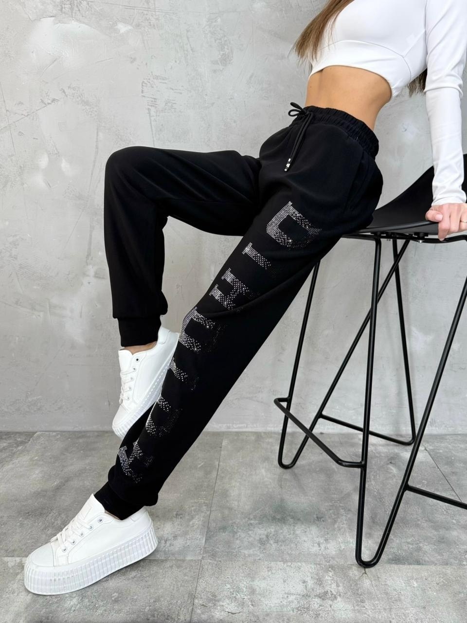 спортивные штаны со стразами,женские спортивные штаны,брюки спортивные женская,брюки джоггеры,джоггеры спортивные
