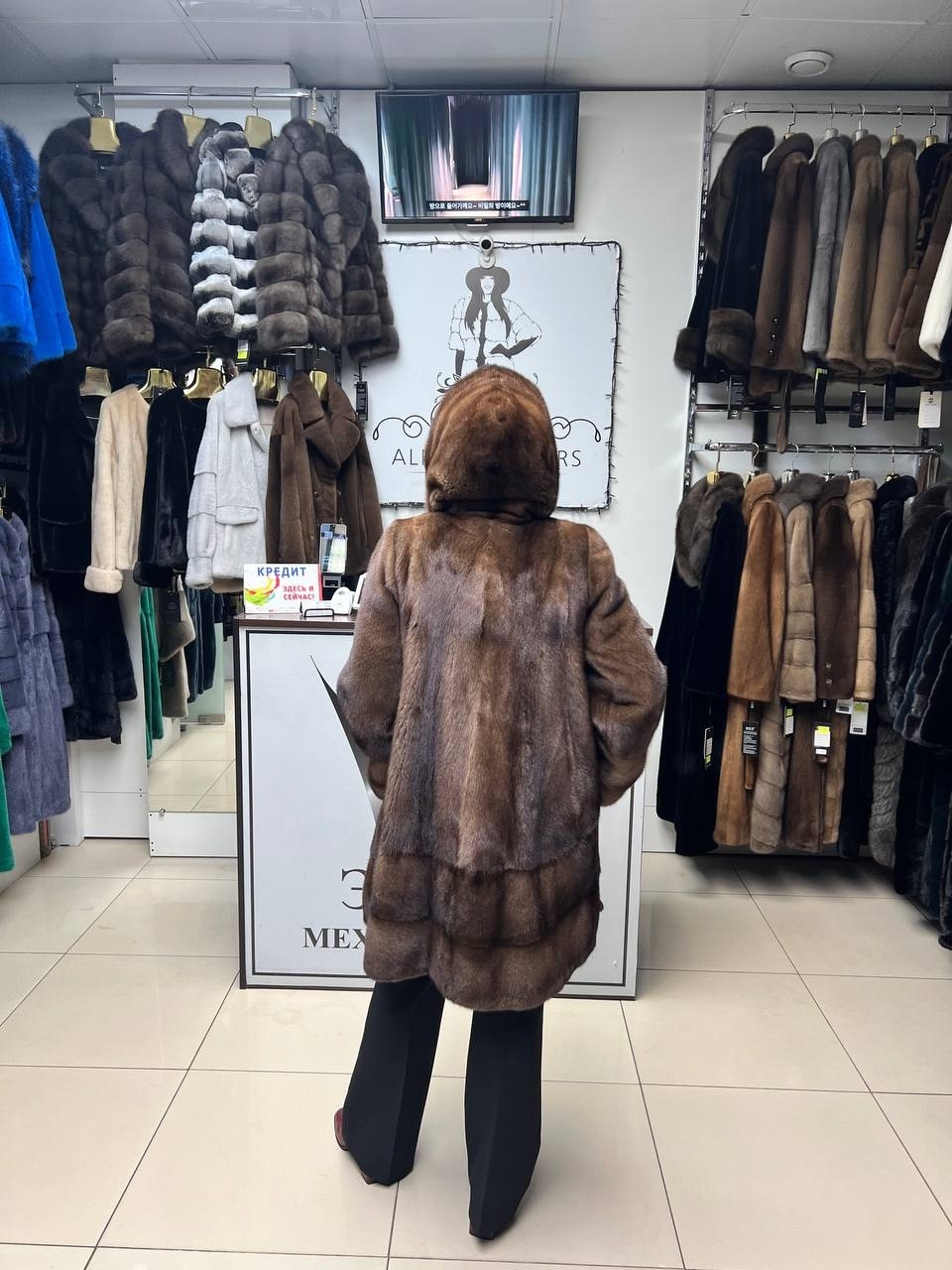 норковая шуба с капюшоном,шубы норковые,шуба из норки с капюшоном,шуба норка,шуба из норки