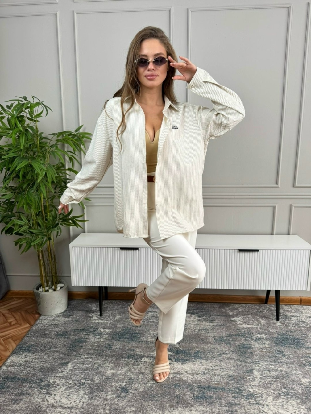 стильная блуза,блузка бежевая,бежевая рубашка,женские костюмы