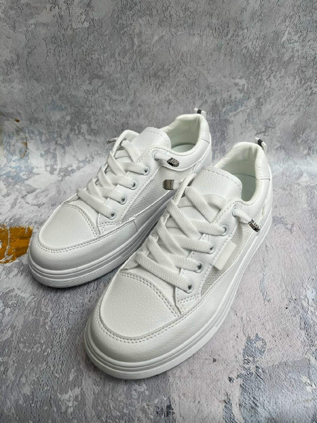 ,женские белые кроссовки,женские кроссовки,кроссовки белая,кроссовки модные