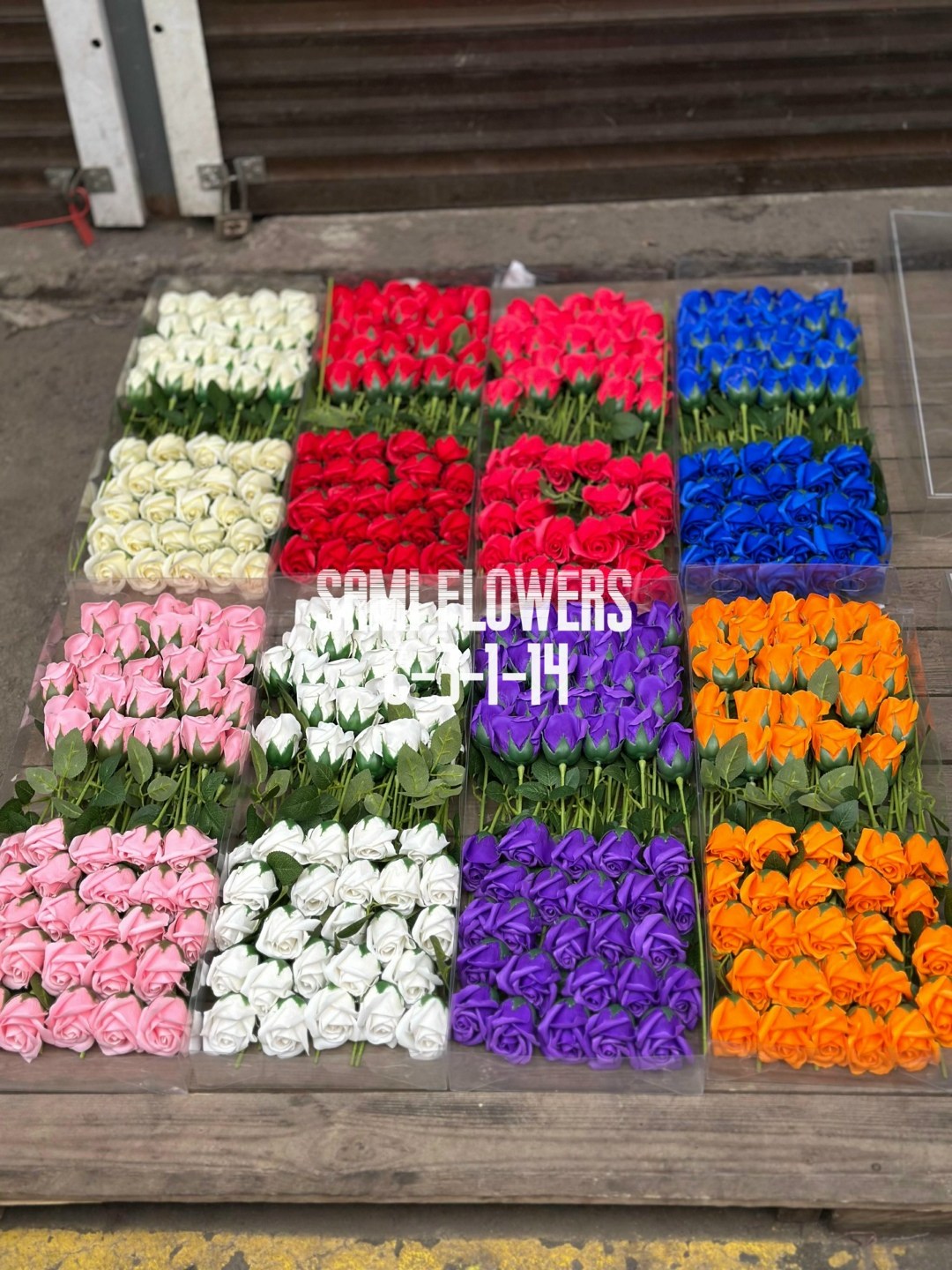 цветами,цвета тюльпанов,много тюльпанов,тюльпаны к 8 марта,цветочный базар