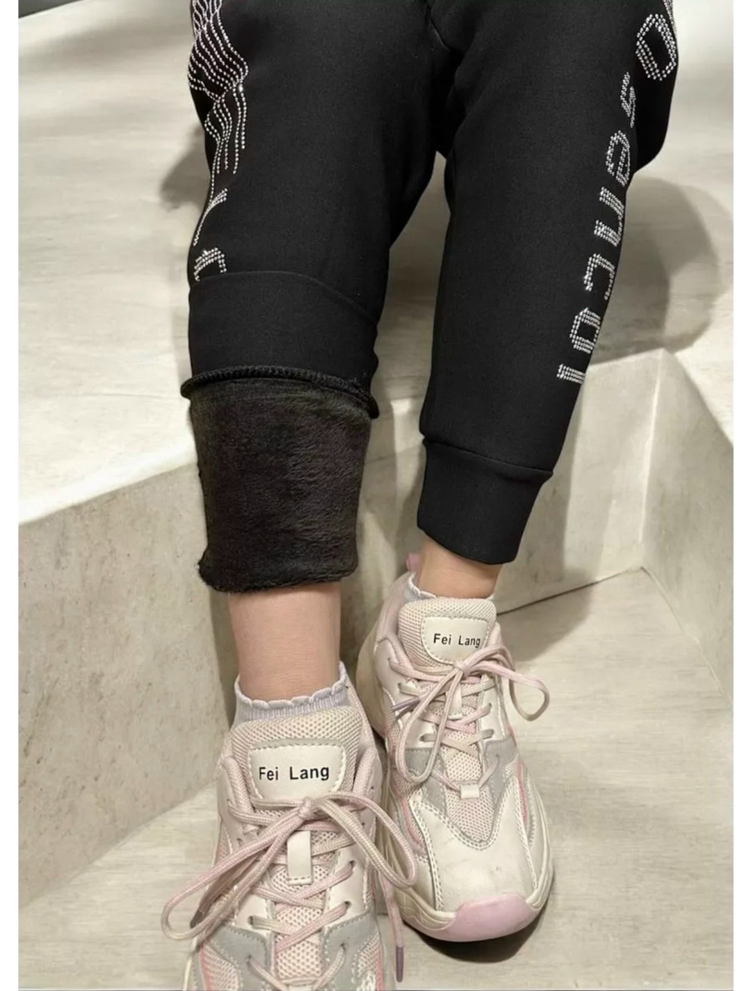 cпортивные брюки джоггеры утепленные,штаны со стразами,спортивные брюки джоггеры,брюки спортивные со стразами,брюки женские спортивные