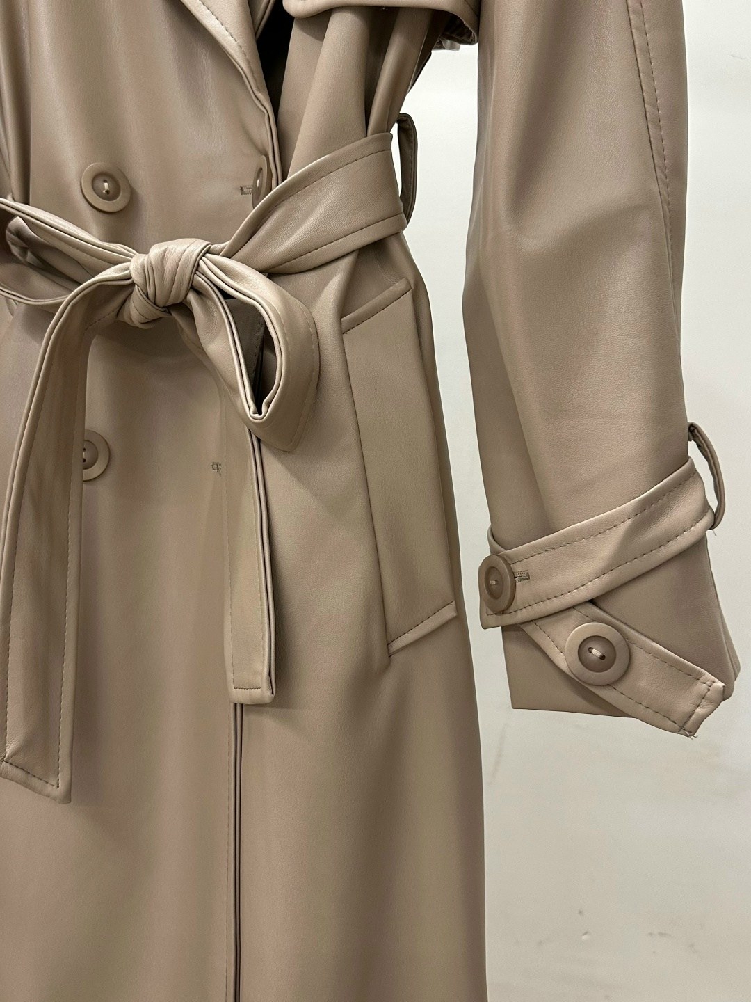 модные плащи 2025,женские плащи,тренч плащ,бежевый тренч,плащ женский тренч