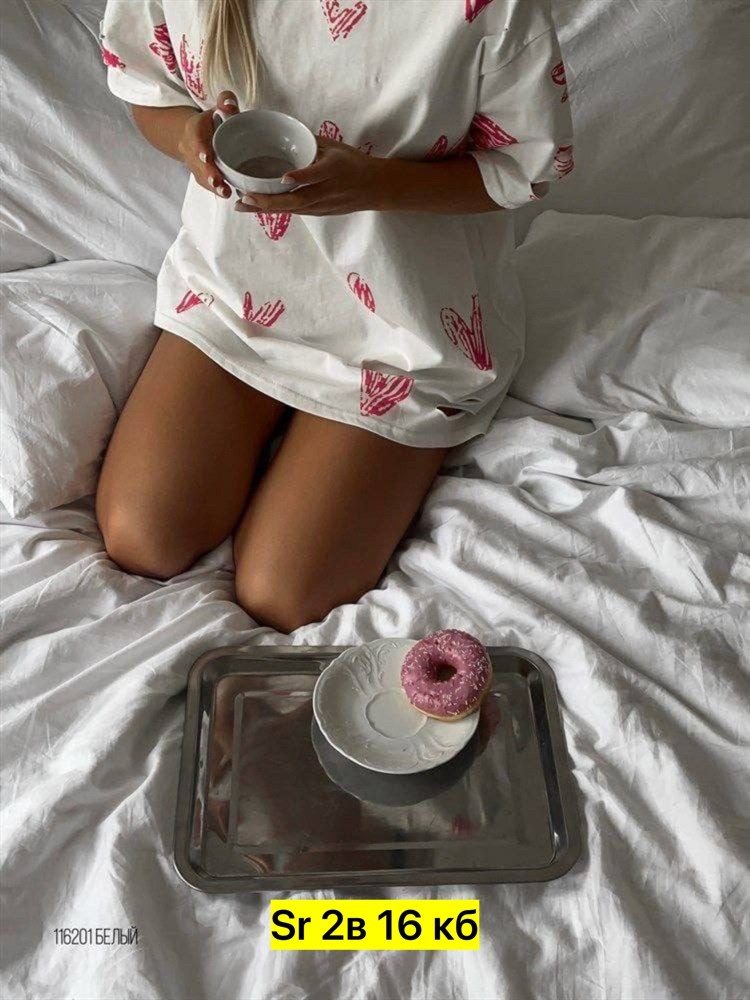 девушка,фотосессия с кошкой,фотосессия с котом,футболки оверсайз женские,женские футболки