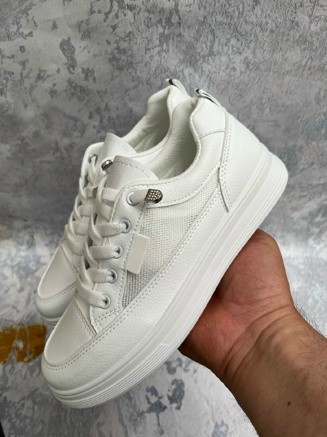 ,женские белые кроссовки,женские кроссовки,кроссовки белая,кроссовки модные