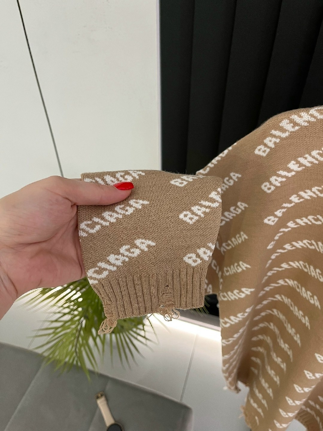 баленсиага кофта,модные свитера,свитер balenciaga,свитер баленсиага,баленсиага кристобаль