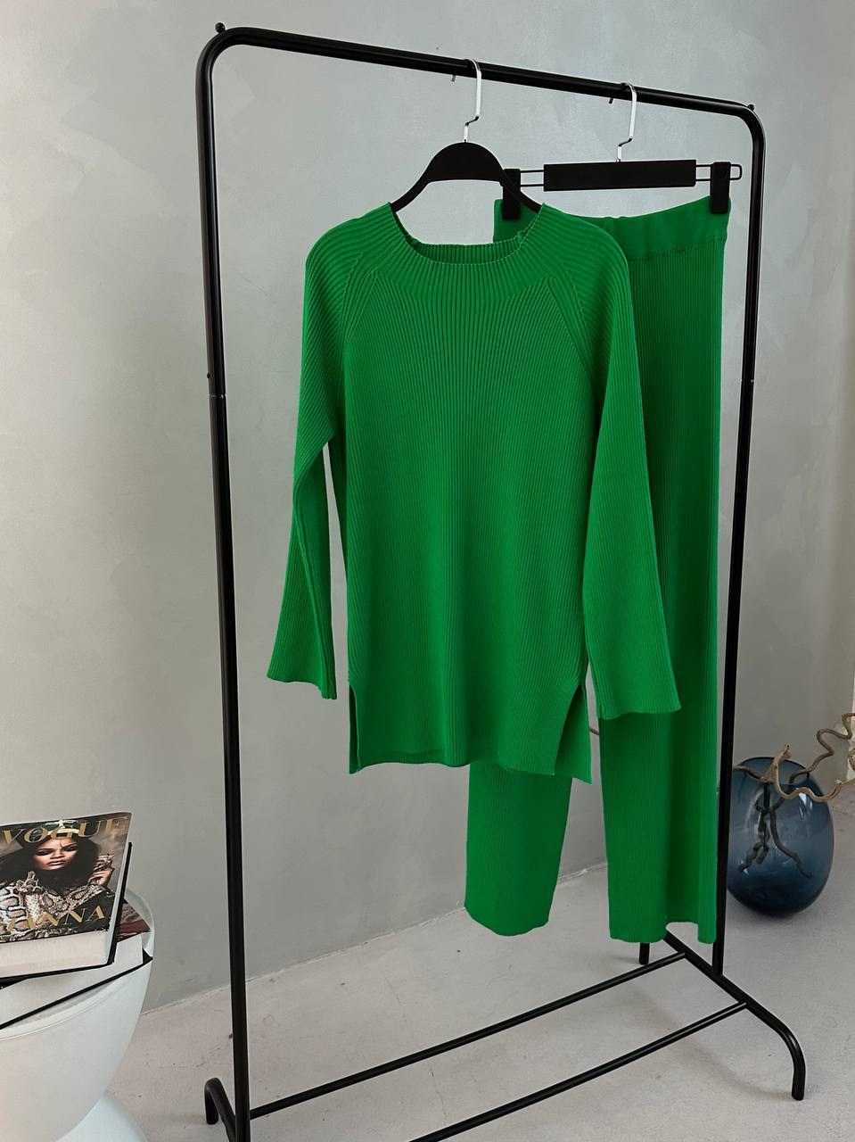 костюмы брючные,вязаные костюмы,костюм трикотажный,салатовый брючный костюм,вязаный костюм брючный