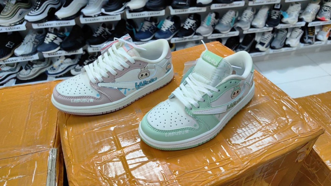 кроссовки,кроссовки молодежные,спортивная ,,модные кроссовки