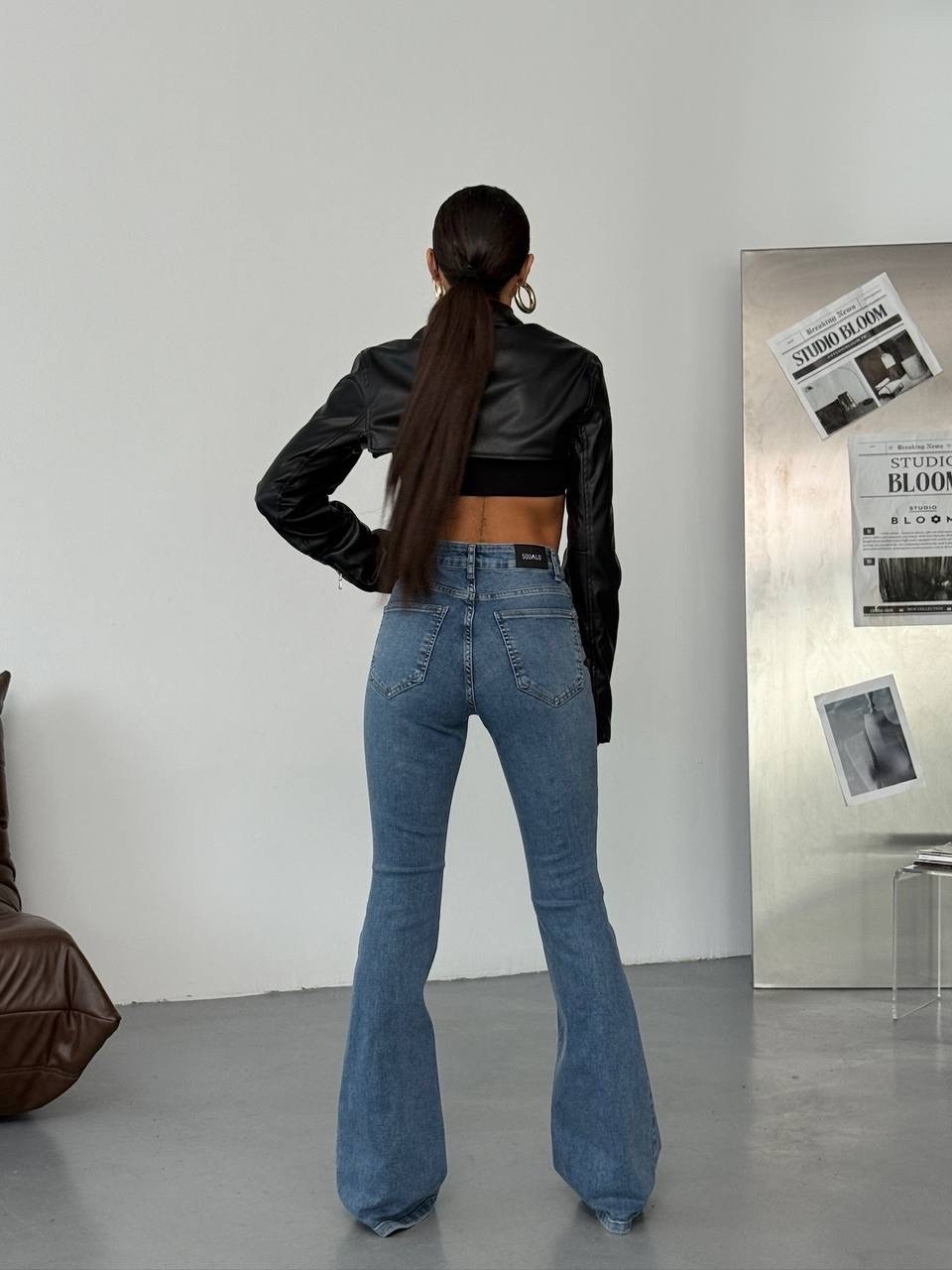 стильные джинсы,куртка кожаная,джинсы широкие,джинсах,женские джинсы