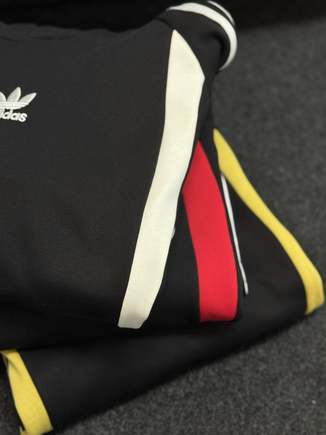 спортивный костюм adidas,спортивные костюмы адидас,мужской спортивный костюм adidas,костюмы адидас,спортивные костюмы