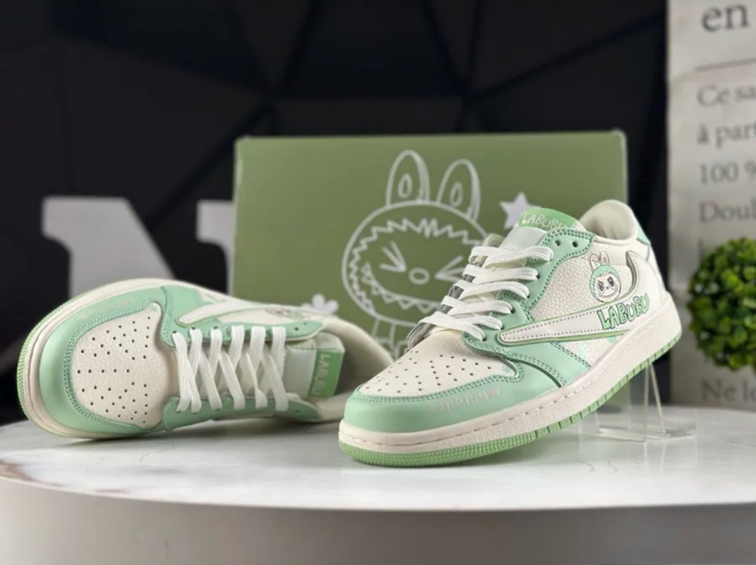 кроссовки,кроссовки молодежные,спортивная ,,модные кроссовки