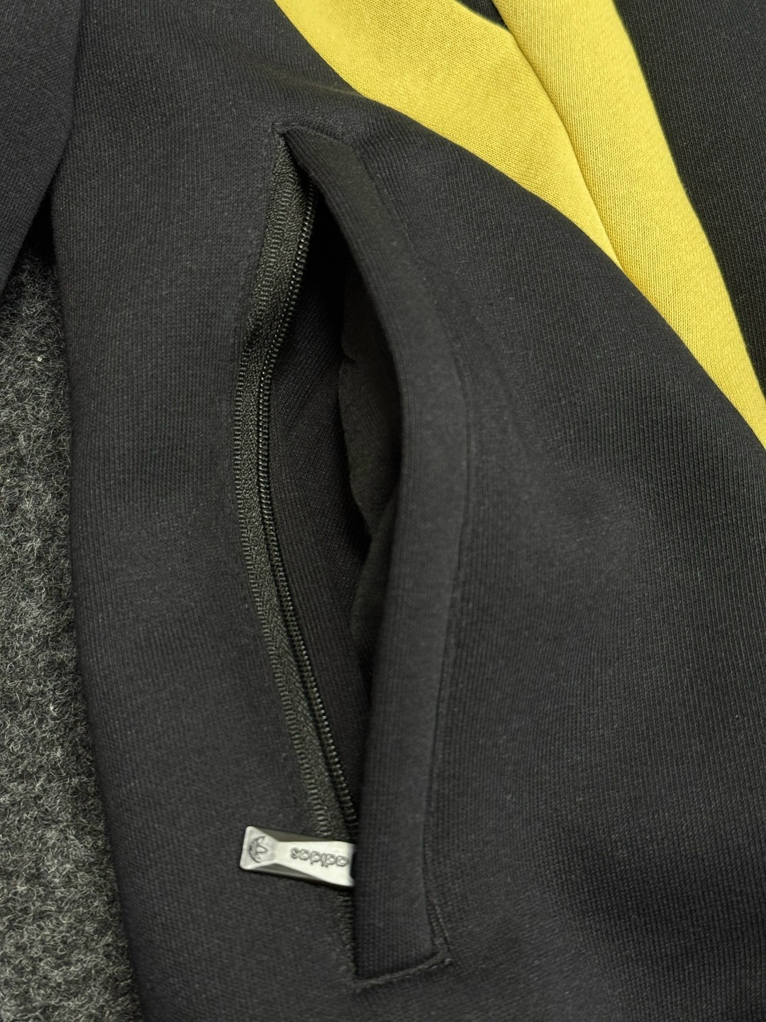 спортивный костюм adidas,спортивные костюмы адидас,мужской спортивный костюм adidas,костюмы адидас,спортивные костюмы