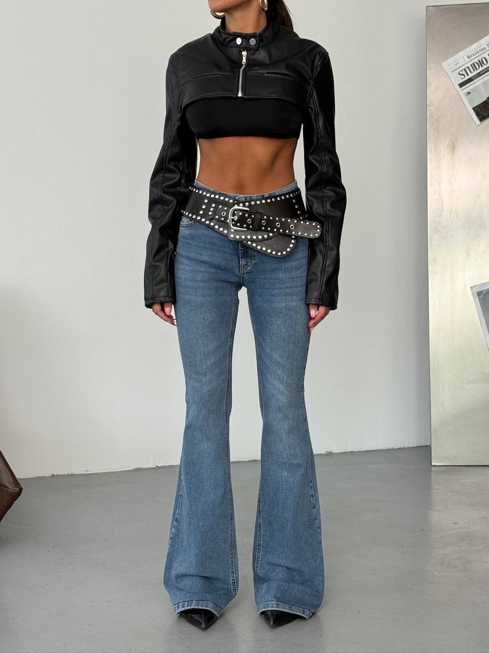 стильные джинсы,куртка кожаная,джинсы широкие,джинсах,женские джинсы