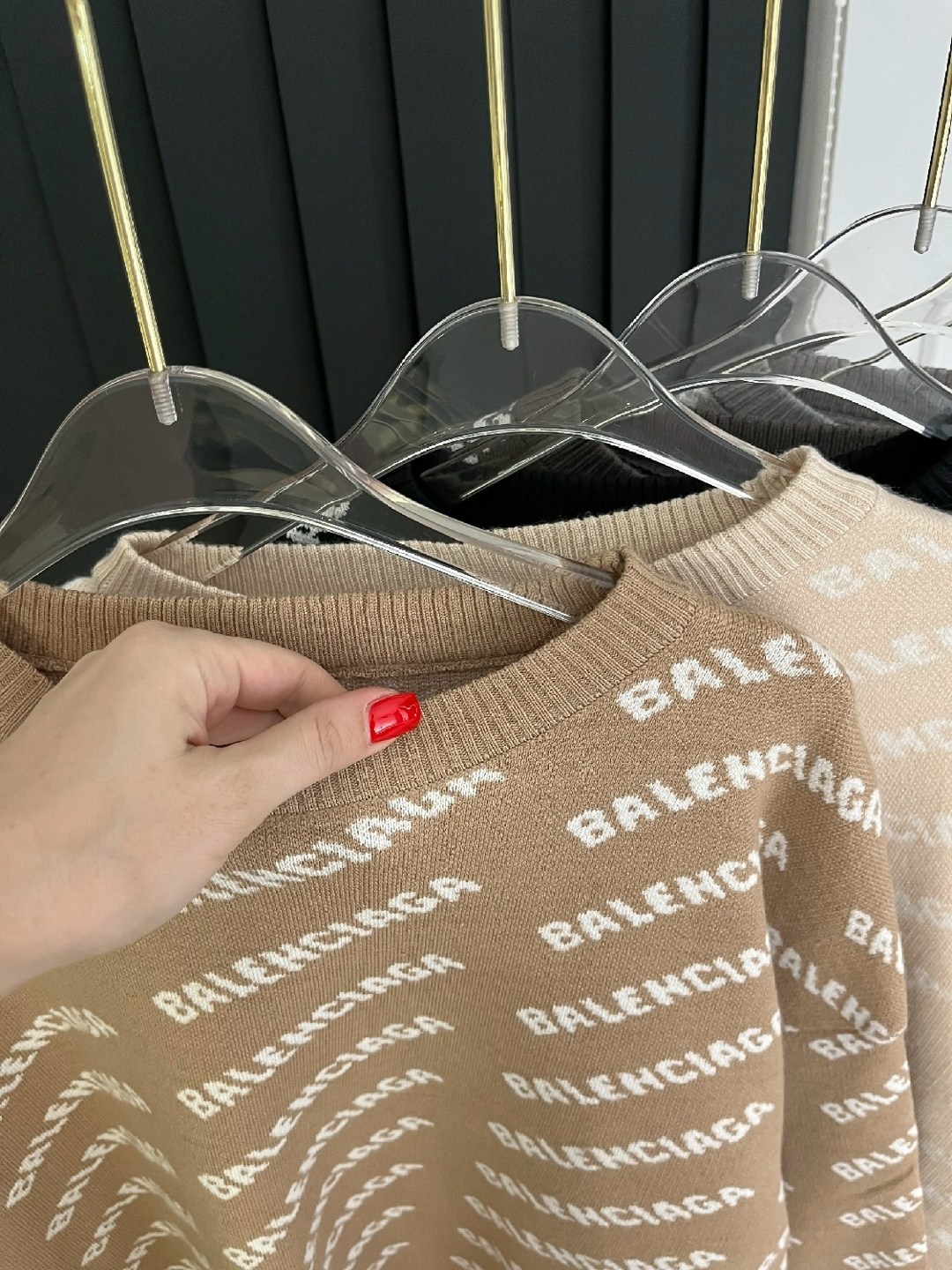 баленсиага кофта,модные свитера,свитер balenciaga,свитер баленсиага,баленсиага кристобаль