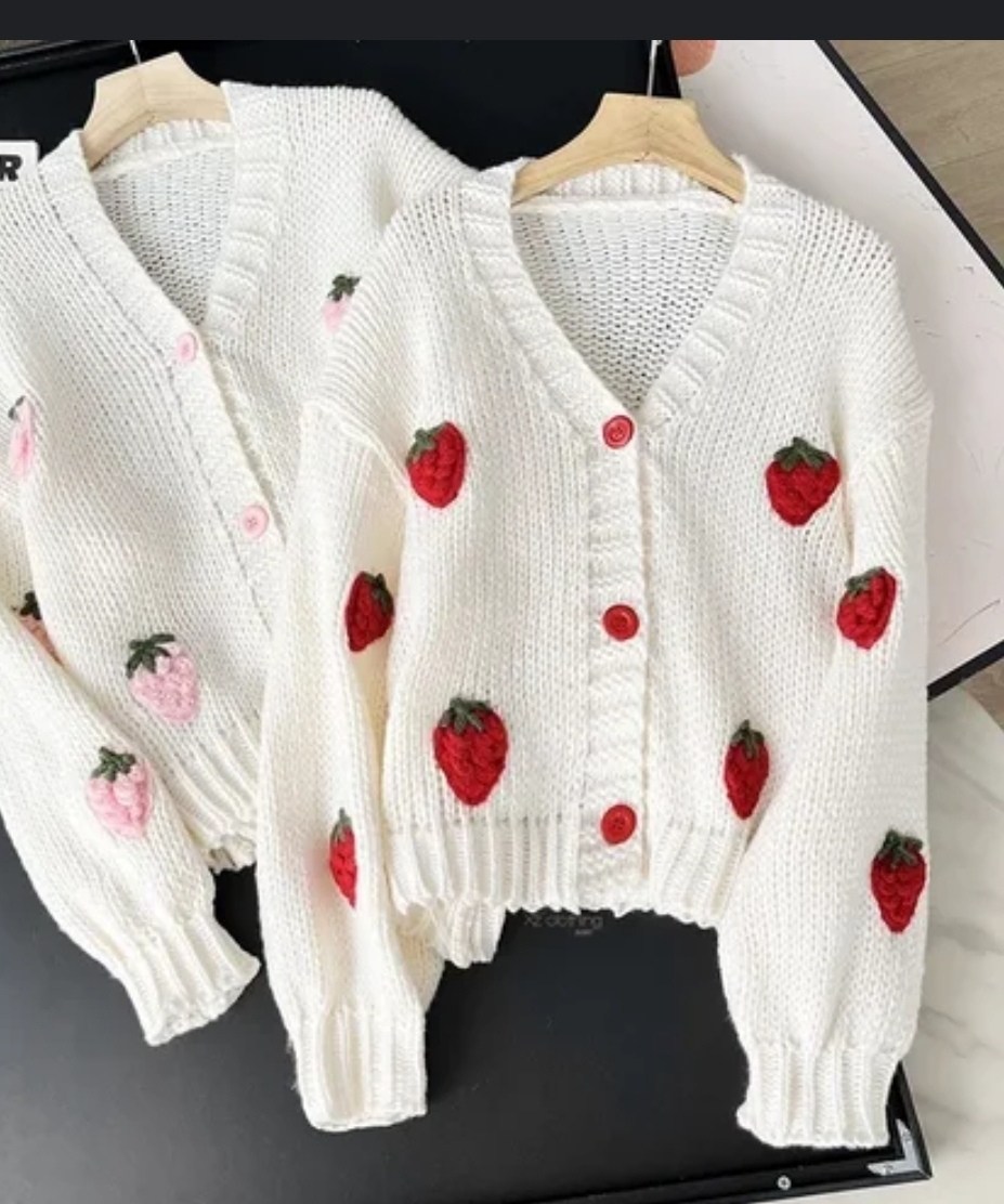 вязаные кардиганы,кардиган с клубникой,стильные кардиганы,кофта кардиган,женский вязаный кардиган