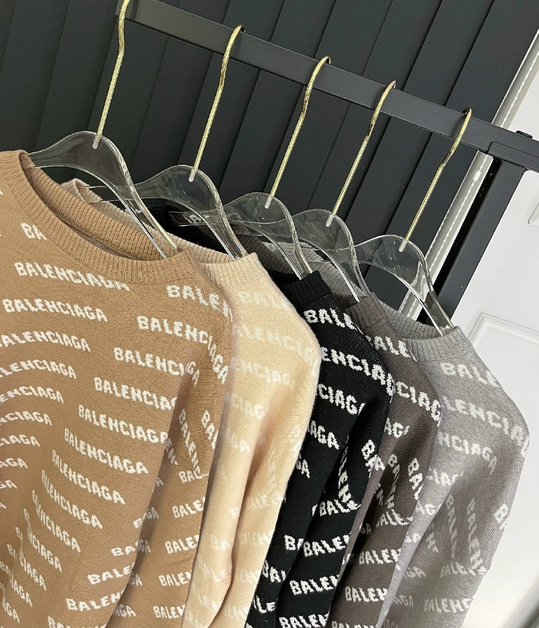 баленсиага кофта,модные свитера,свитер balenciaga,свитер баленсиага,баленсиага кристобаль