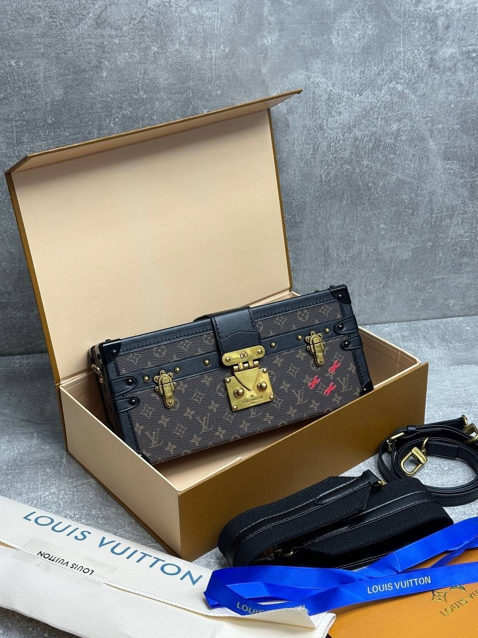 сумка сундук луи виттон,cумка louis vuitton,louis vuitton petit malle,сумка женская louis vuitton,сумка сундучок