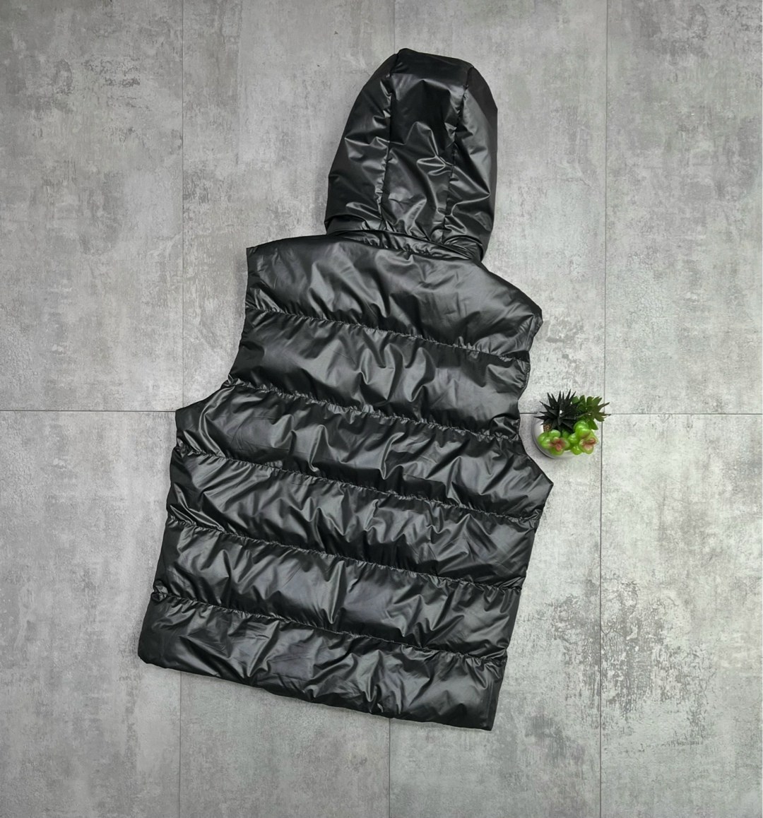 мужской жилет удлиненный,жилет двусторонний,жилет черный,мужской жилет с капюшоном,жилет мужской