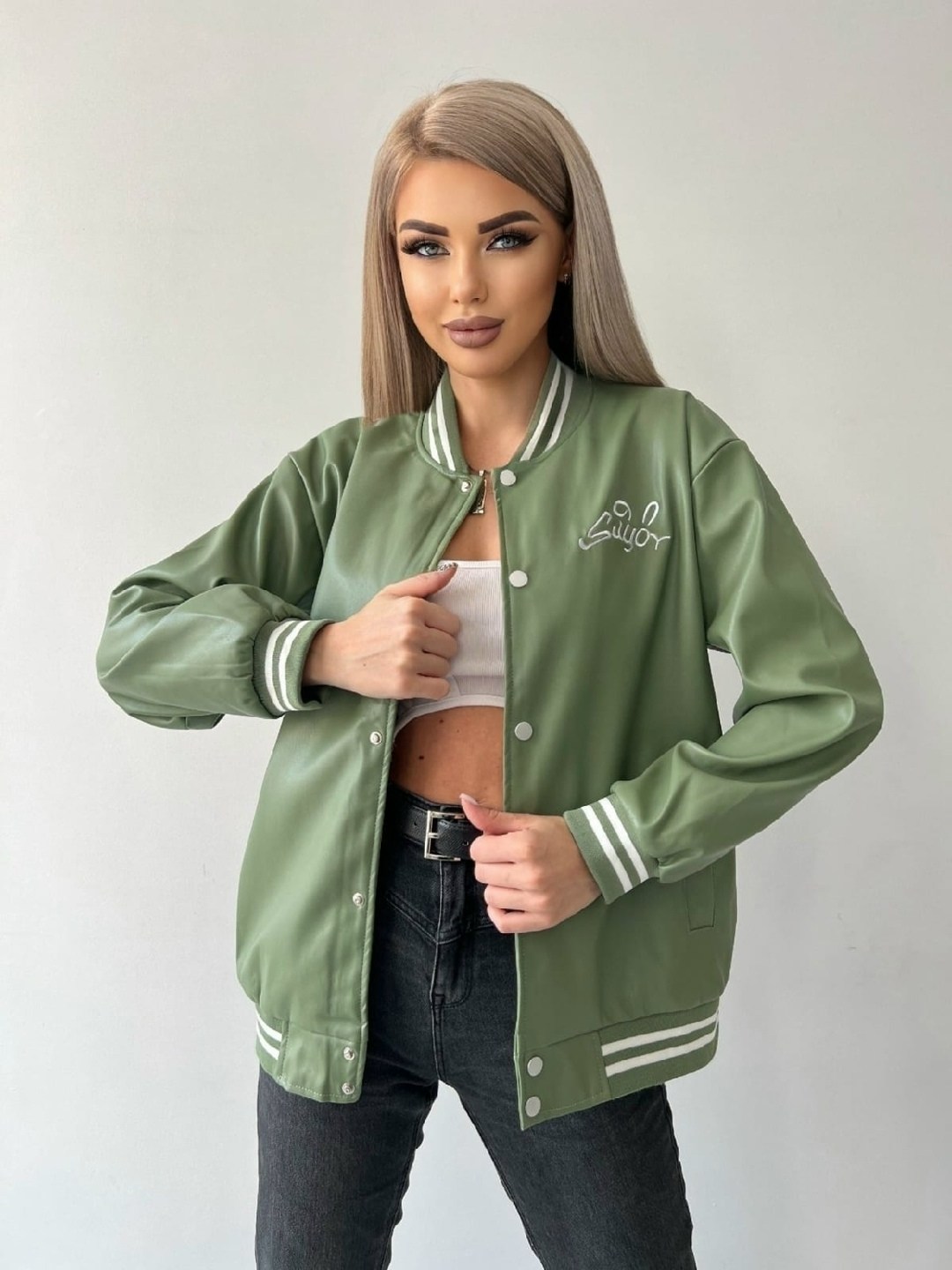 куртка бомбер,кожаная куртка бомбер,бомбер женская,бежевый бомбер,кожаная куртка бомбер женская