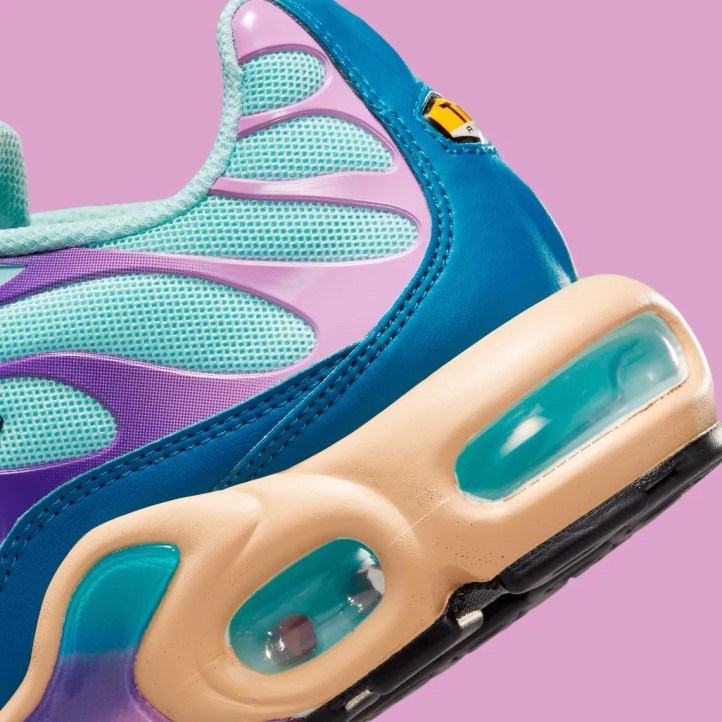 nike air max plus tn,nike air max tn plus color flip,найк тиэн,nike air max plus,nike air max plus pink teal volt