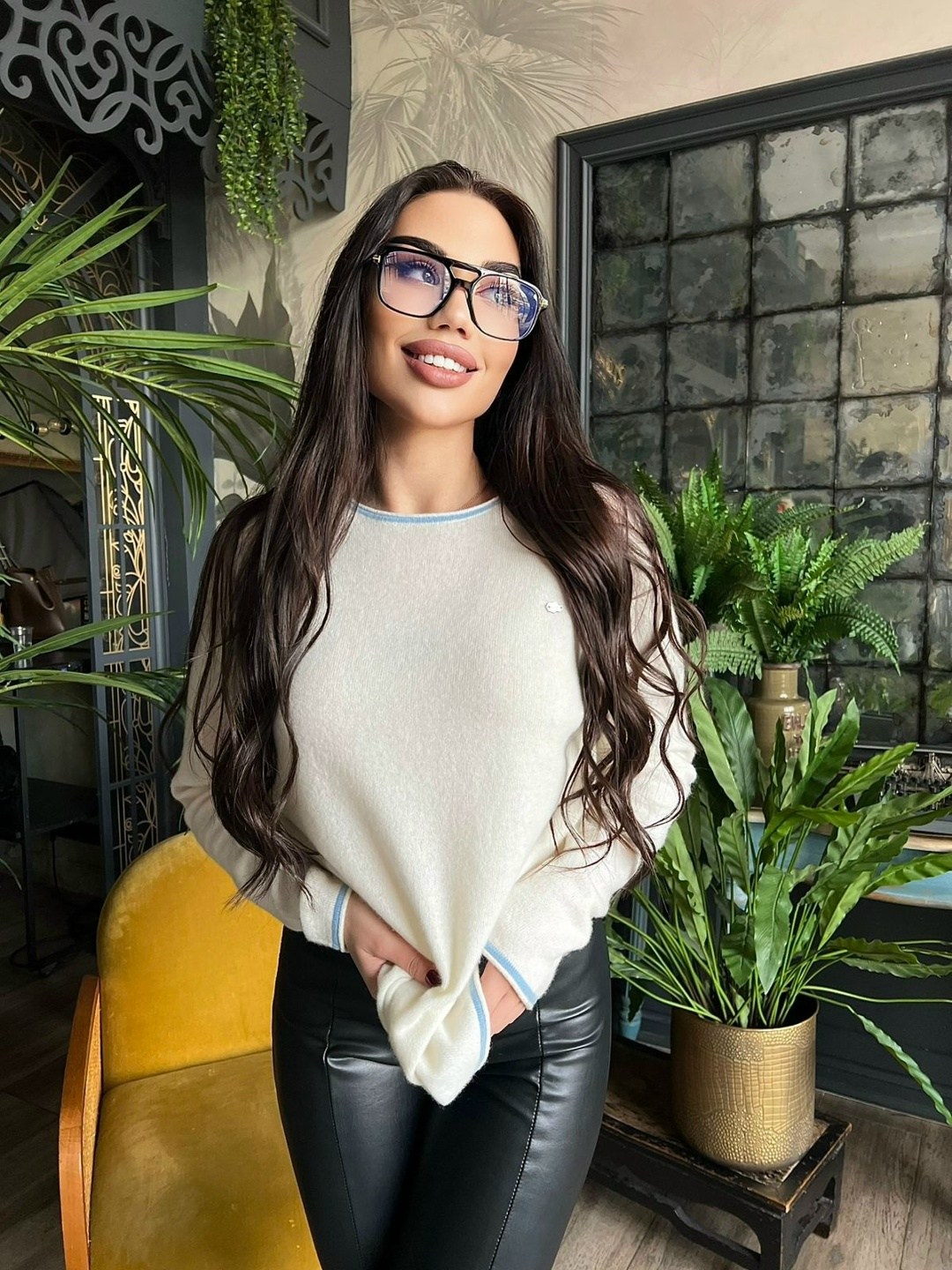 брюки клеш из экокожи,женские брюки из экокожи,брюки кожаные женские,кожаные брюки,кожаные штаны палаццо