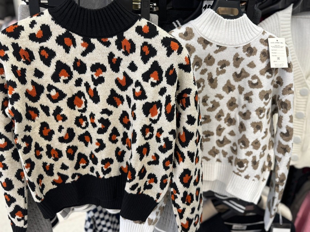 джемпер с леопардовым принтом,бежевый джемпер,джемпер,киаби свитер леопард,джемпер с принтом