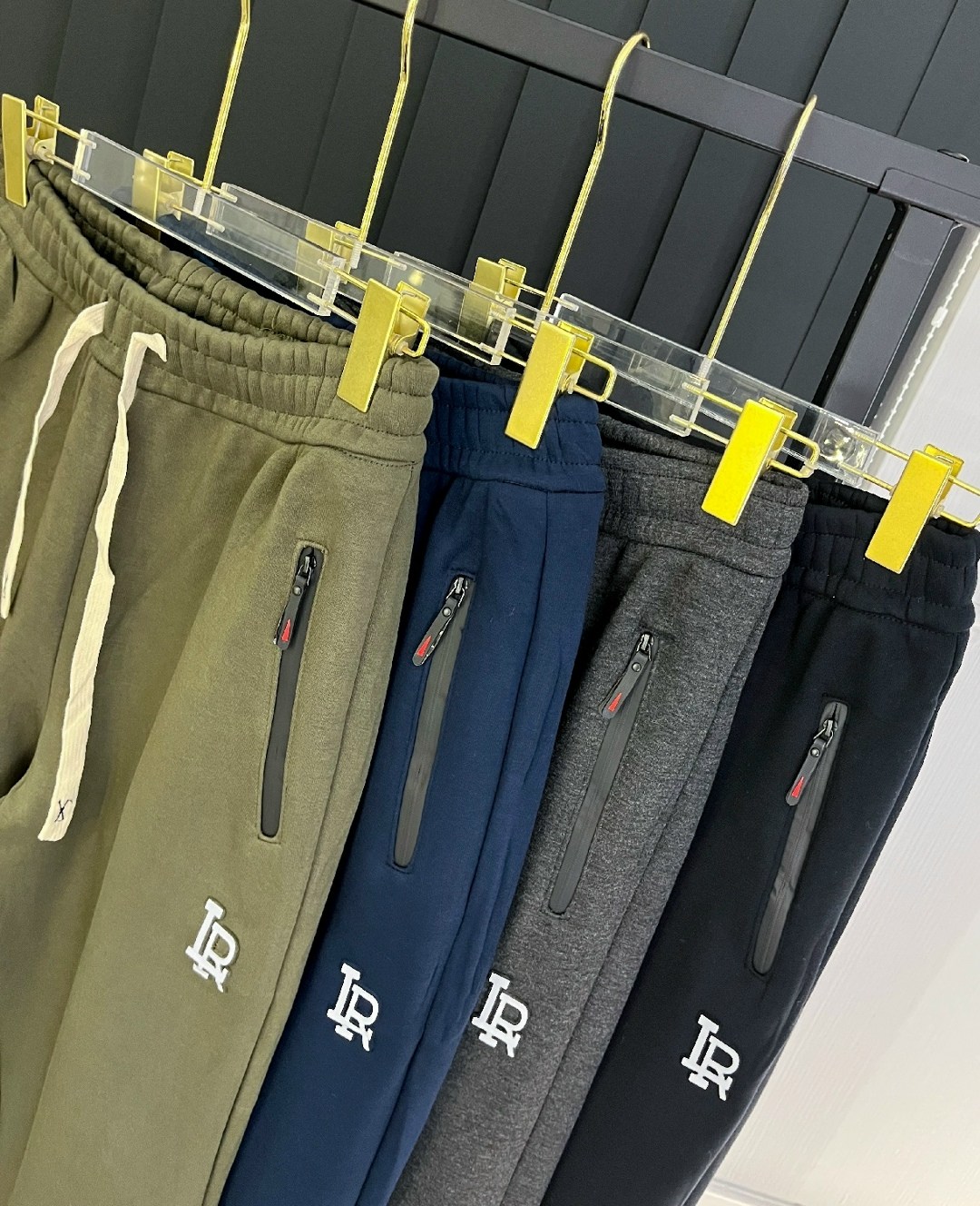 спортивные костюм,брюки джоггеры,спортивные джоггеры,спортивные брюки,штаны на флисе