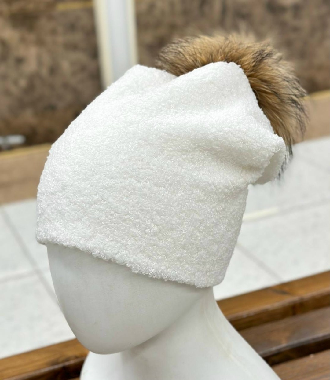 шапка с помпоном женская,женская зимняя шапка,женская шапка с помпоном из натурального меха,шапка с помпоном из натурального меха,шапка с помпонами