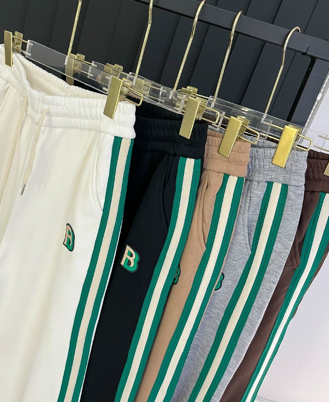 спортивные штаны,брюки спортивные,брюки мужские модные,штаны гуччи мужские с полоской,мужские спортивные брюки