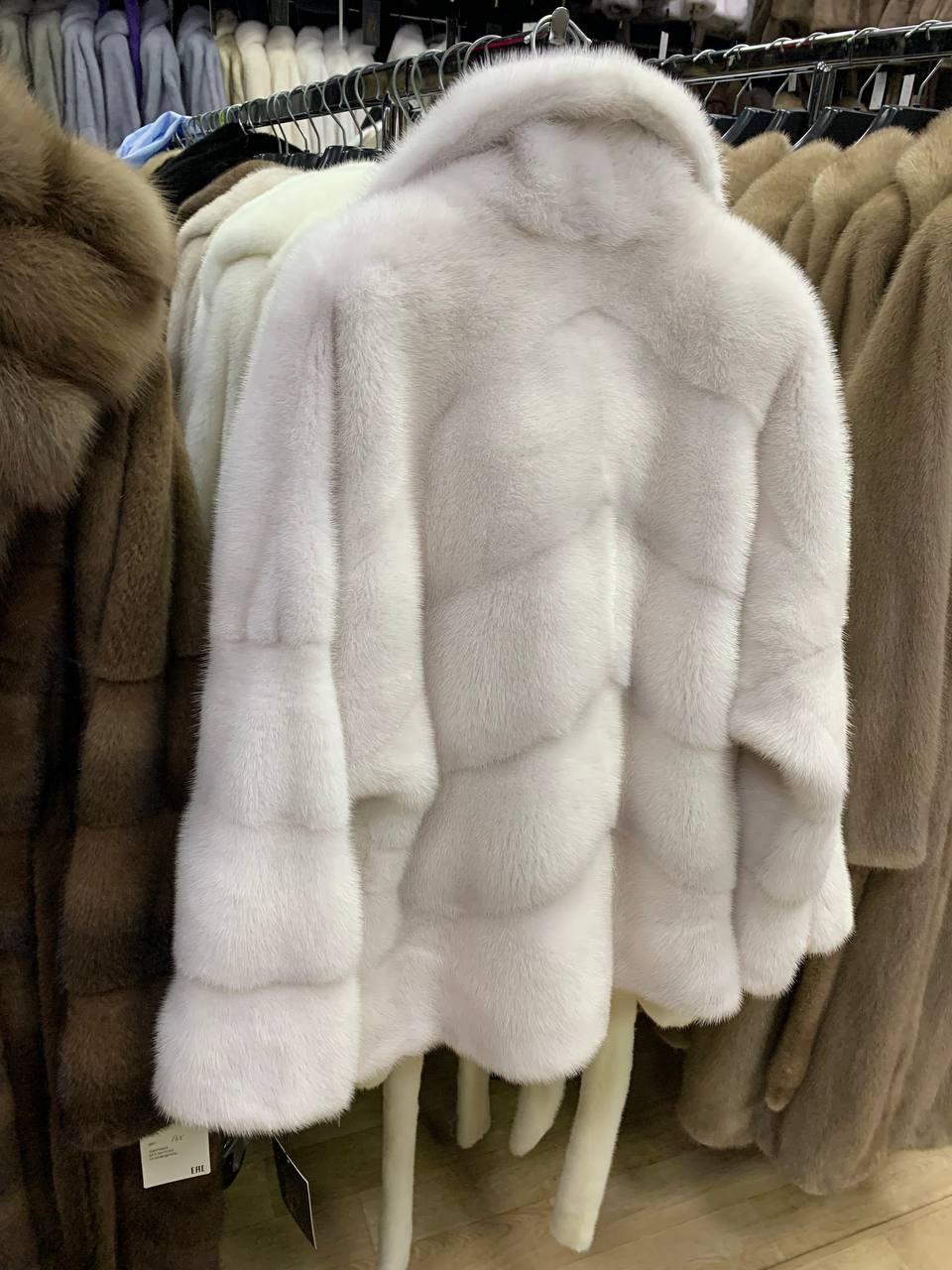 норковая шуба цельная белая автоледи,норковая шуба с английским воротником,норковая шуба,белая норковая шуба,шуба белая норка