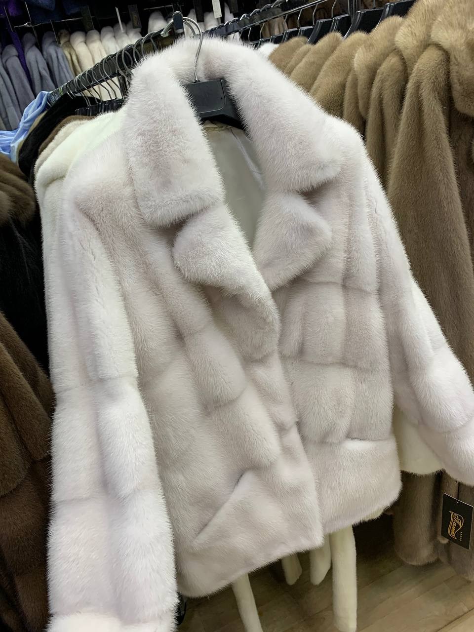 норковая шуба цельная белая автоледи,норковая шуба с английским воротником,норковая шуба,белая норковая шуба,шуба белая норка