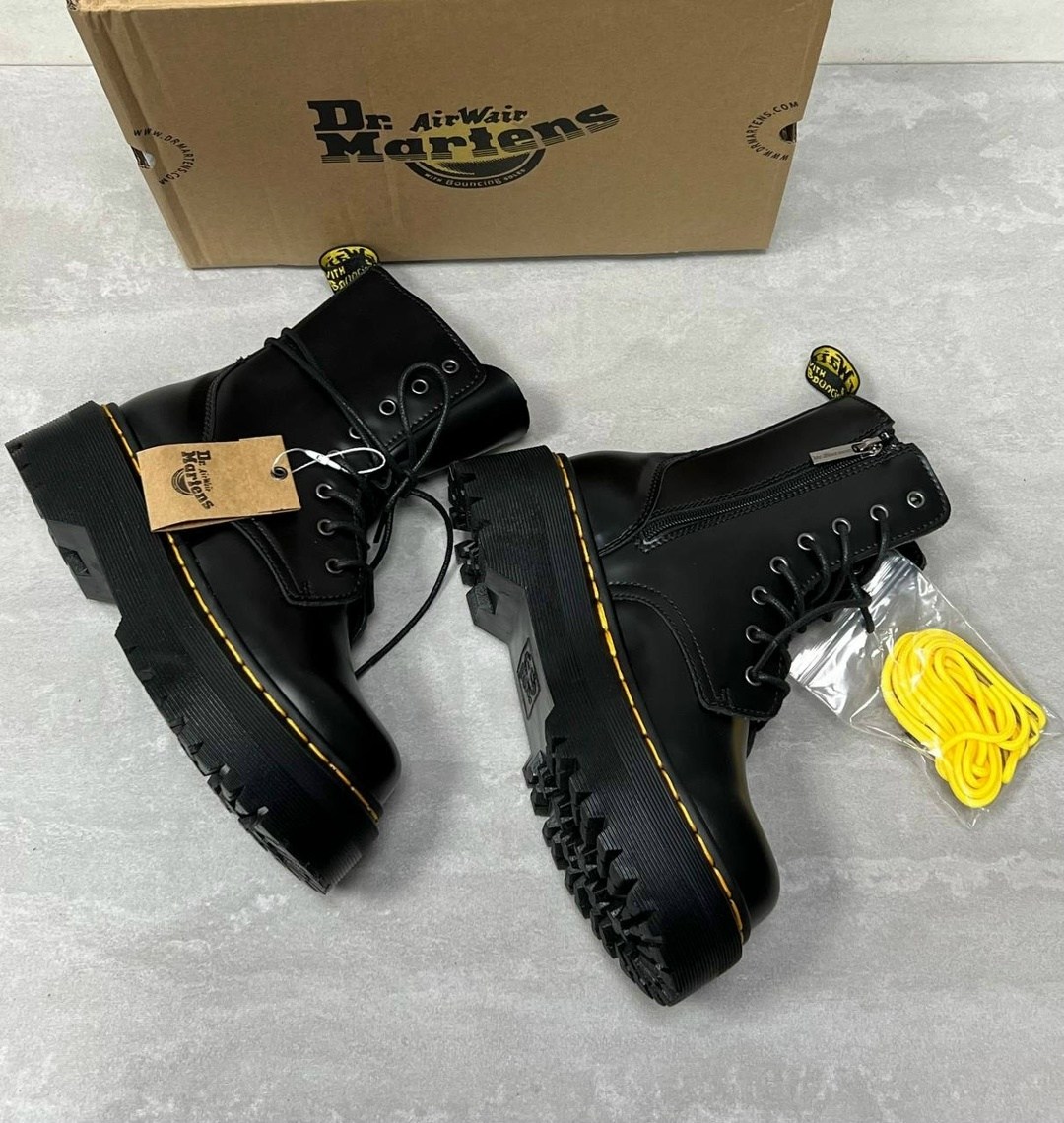 ,ботинки dr martens, женская,мартинсы ботинки с шипами,ботинка