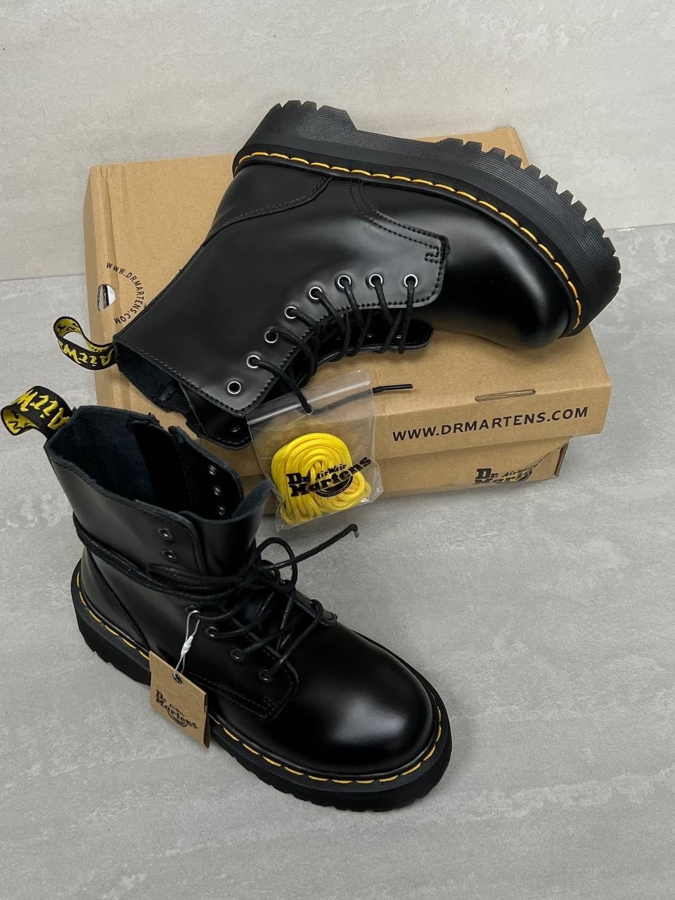 ,ботинки dr martens, женская,мартинсы ботинки с шипами,ботинка