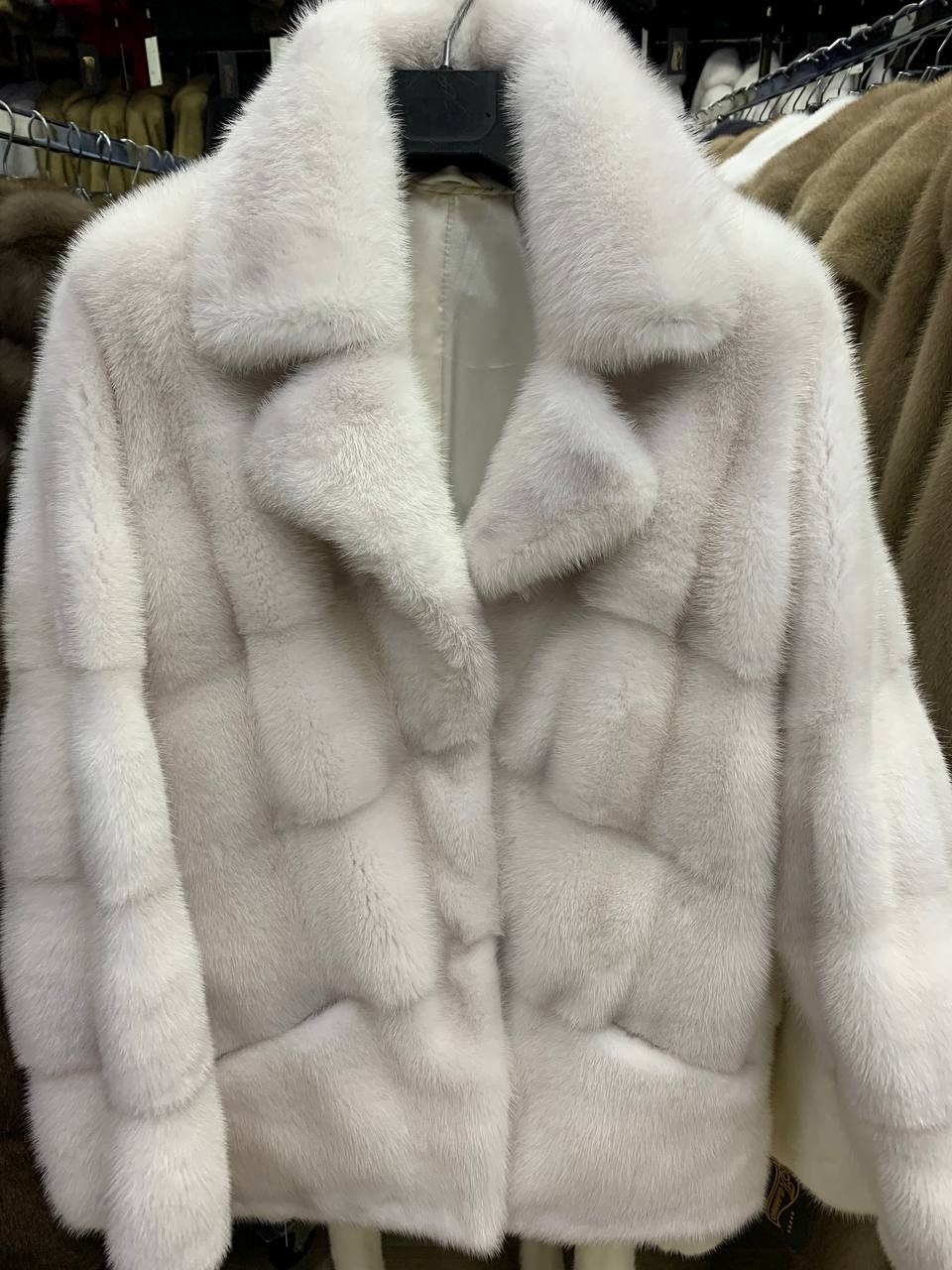 норковая шуба цельная белая автоледи,норковая шуба с английским воротником,норковая шуба,белая норковая шуба,шуба белая норка