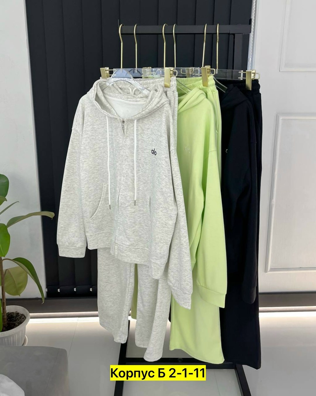 костюм тройка,костюмы спортивные женские,костюм alo,костюм на флисе,спортивные костюмы двойка