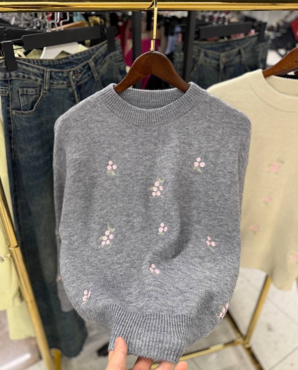 свитшот женская,джемпер с вышивкой,бежевый джемпер,вязаные свитера,трикотажный свитшот