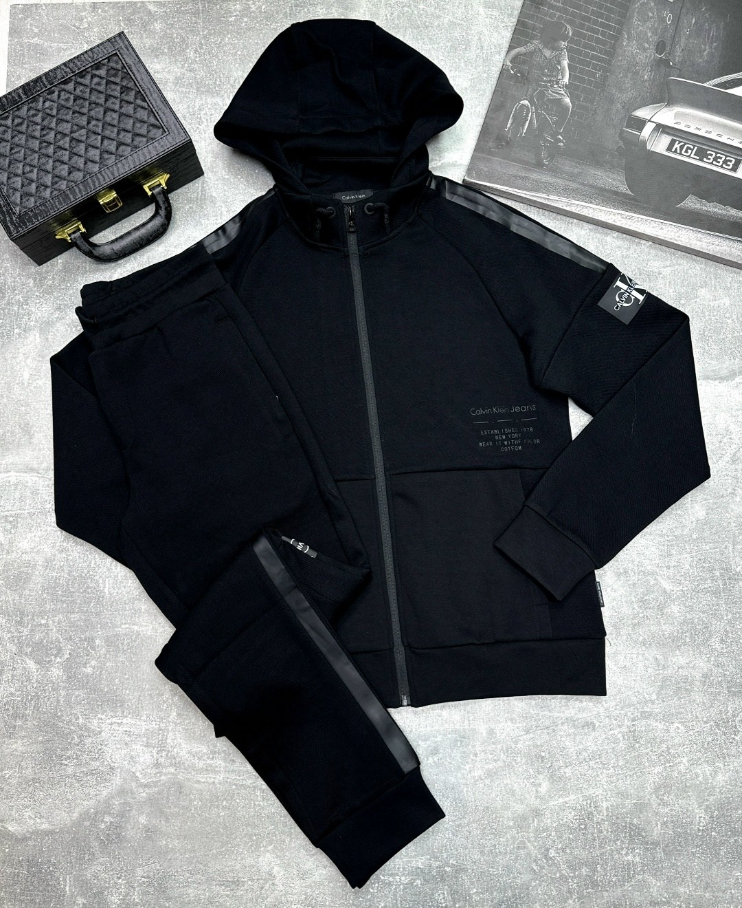 мужские спортивные костюмы,спортивный костюм calvin klein,спортивный костюм armani,спортивные костюм,спортивный костюм дольче габбана мужской