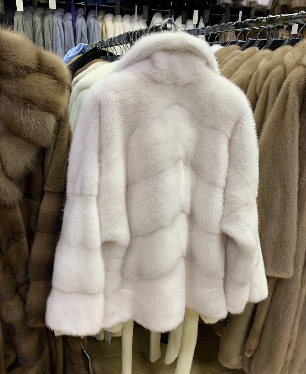 норковая шуба цельная белая автоледи,норковая шуба с английским воротником,норковая шуба,белая норковая шуба,шуба белая норка
