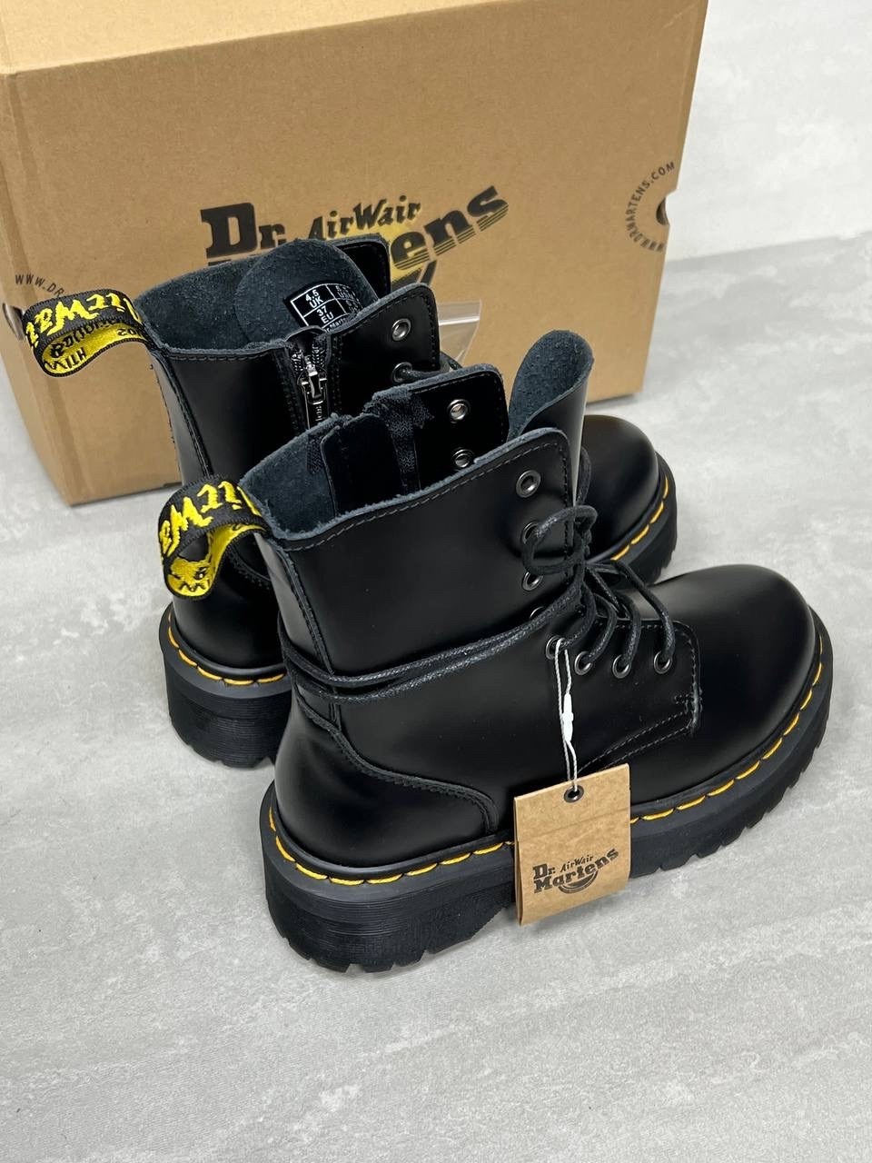 ,ботинки dr martens, женская,мартинсы ботинки с шипами,ботинка