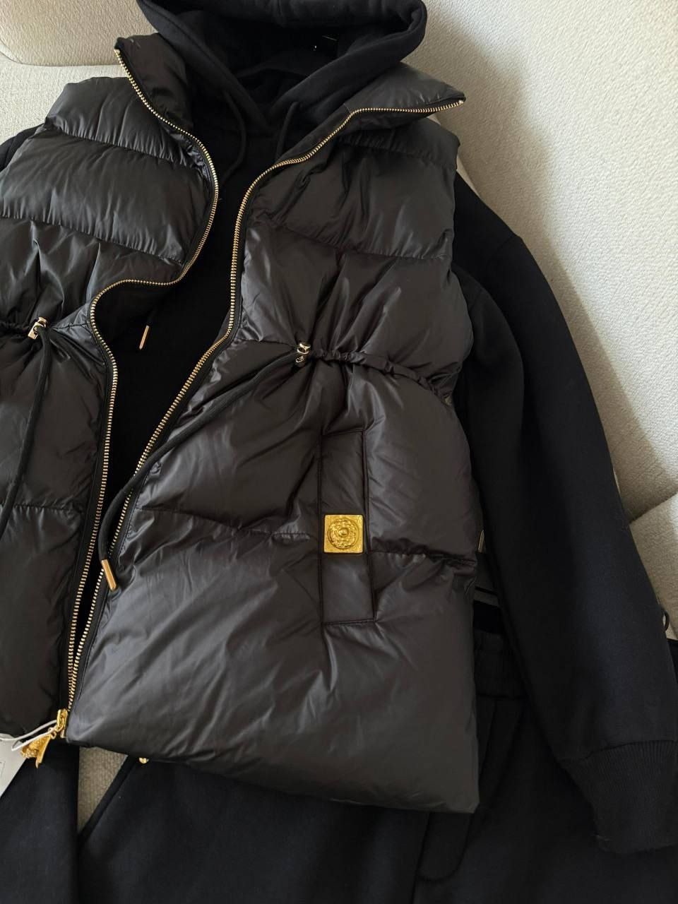 пуховой жилет,жилетка женская,женские жилеты,теплый жилет,жилет с капюшоном