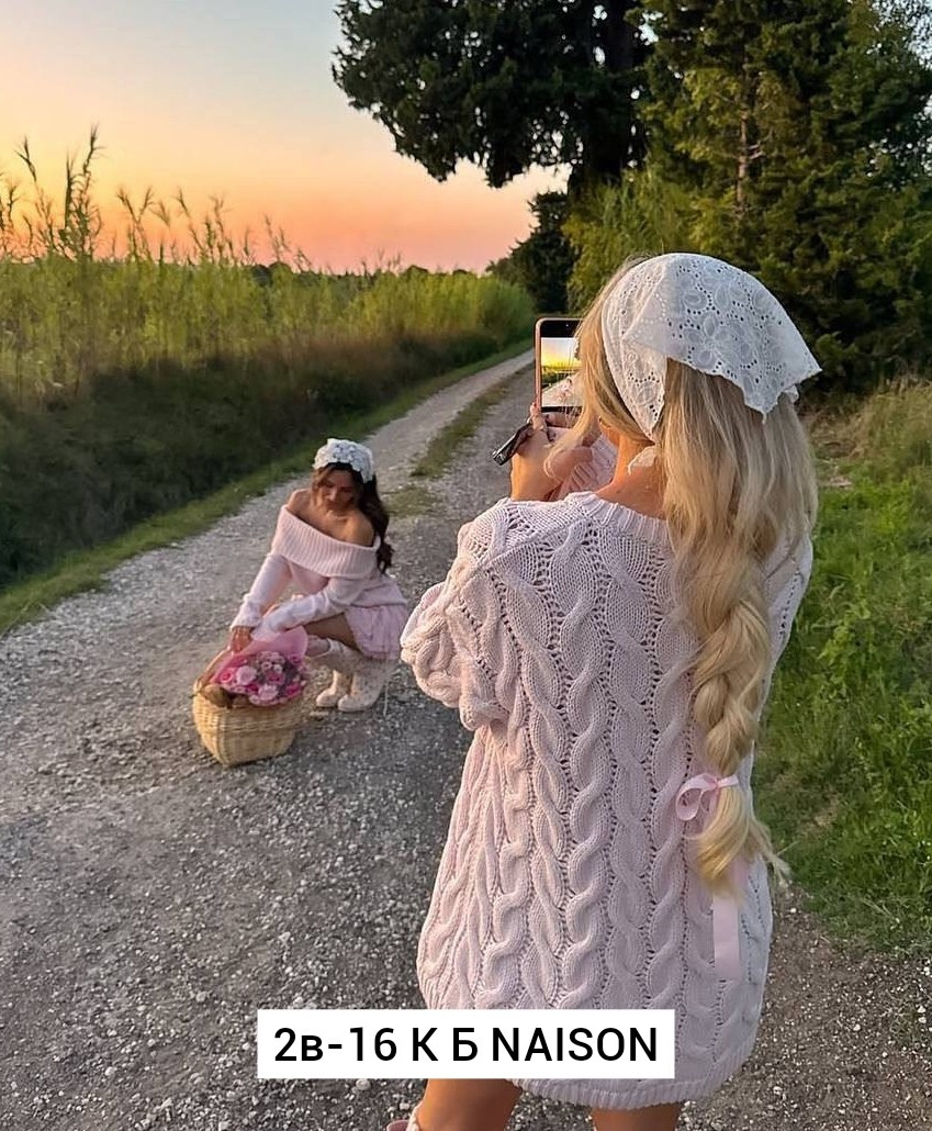 мода стиль,модные наряды,розовый свитер,мода модная