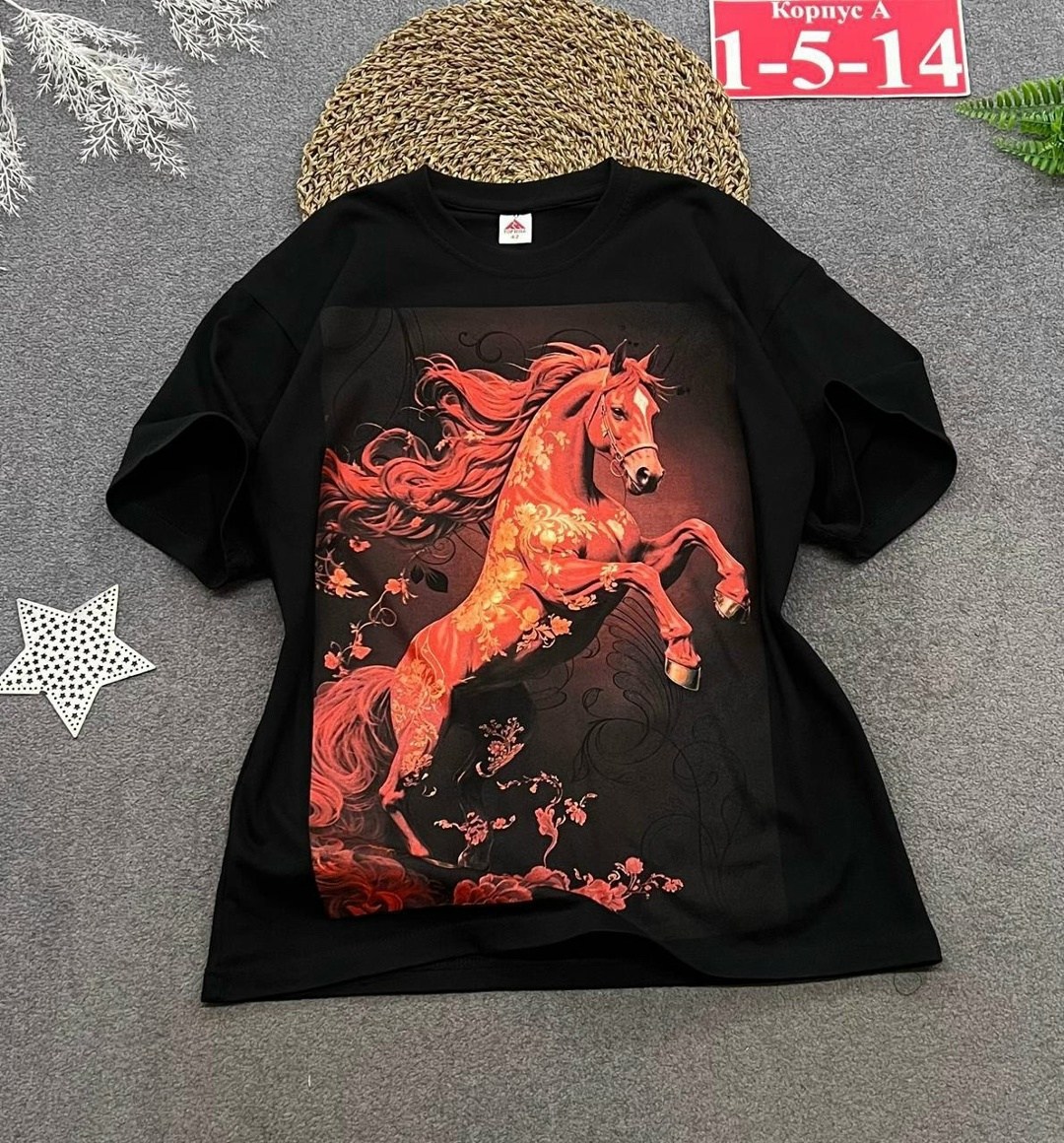 футболка,футболка с лошадьми,футболка с принтом,женская футболка,футболка с рисунком