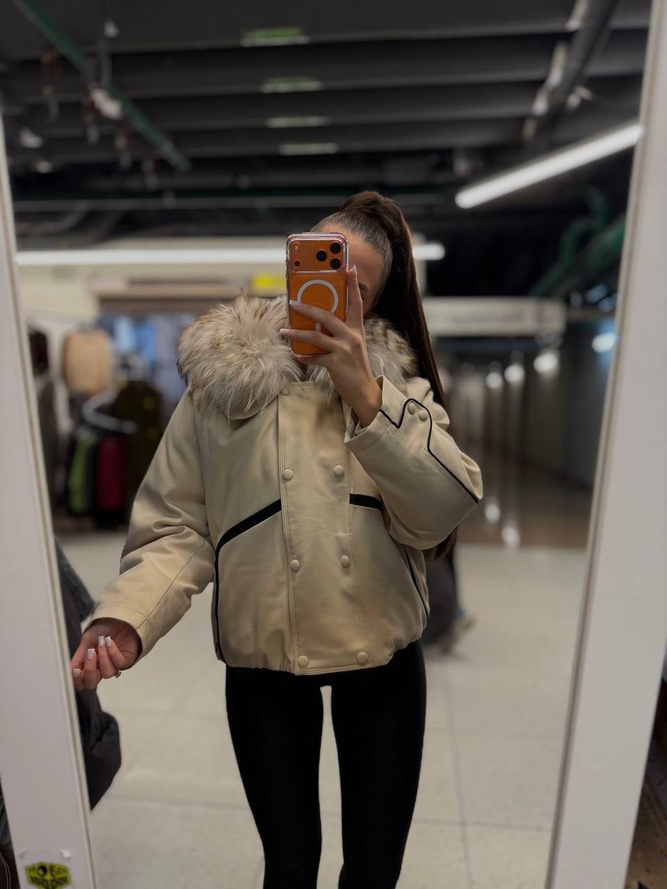 куртка модная,зимние куртки,пуховики с натуральным мехом,бежевый пуховик,женская куртка