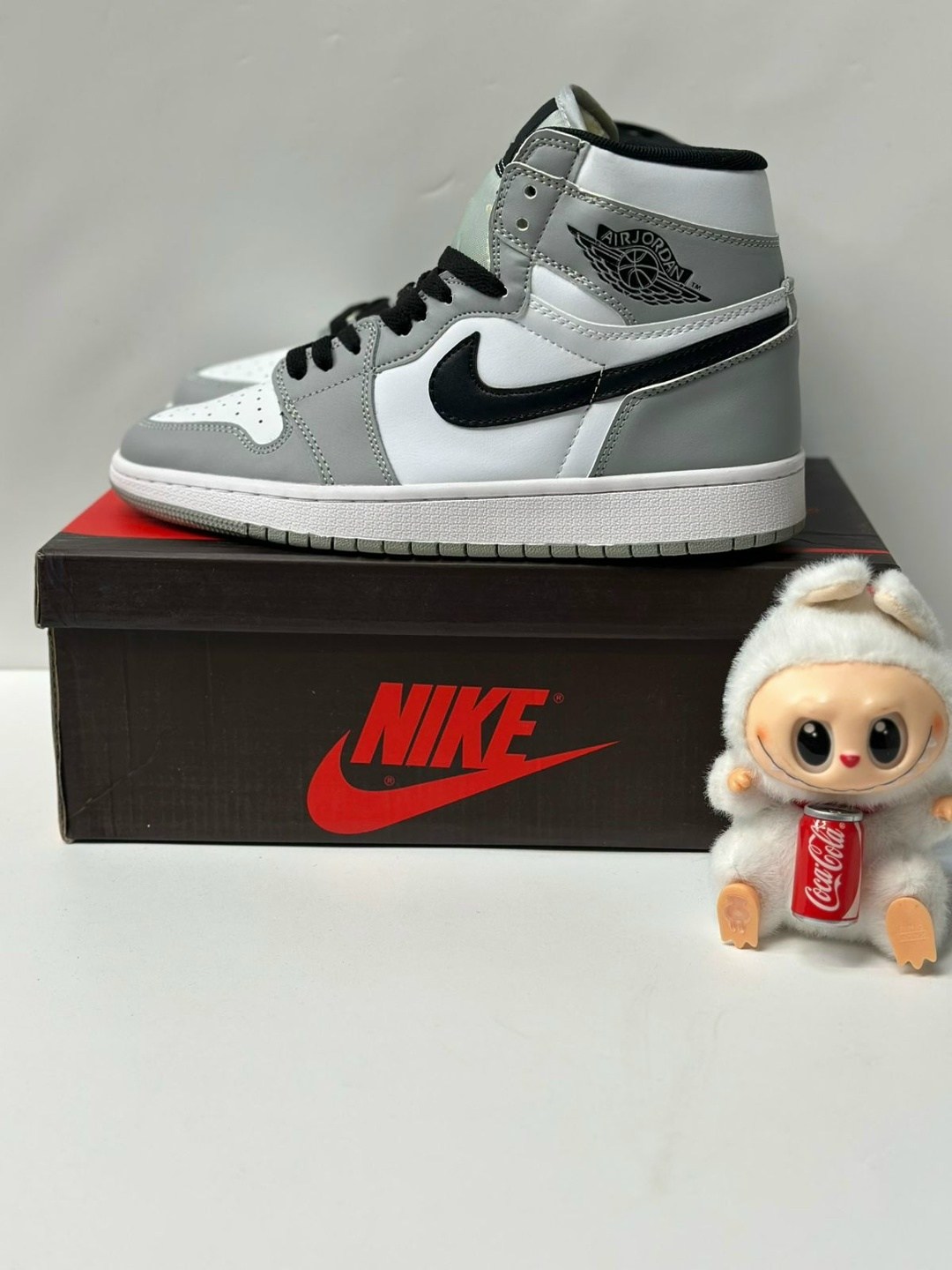 кроссовки nike air jordan 1,зимние кроссовки nike air jordan 1,air jordan 1 mid light smoke grey,мужские кроссовки nike air jordan 1 retro high,nike air jordan 1 mid