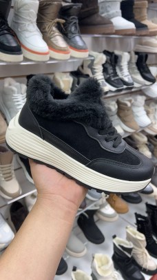 Кроссовки