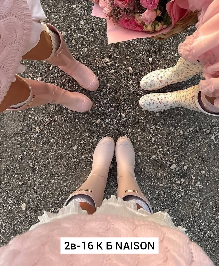 мода стиль,модные наряды,розовый свитер,мода модная